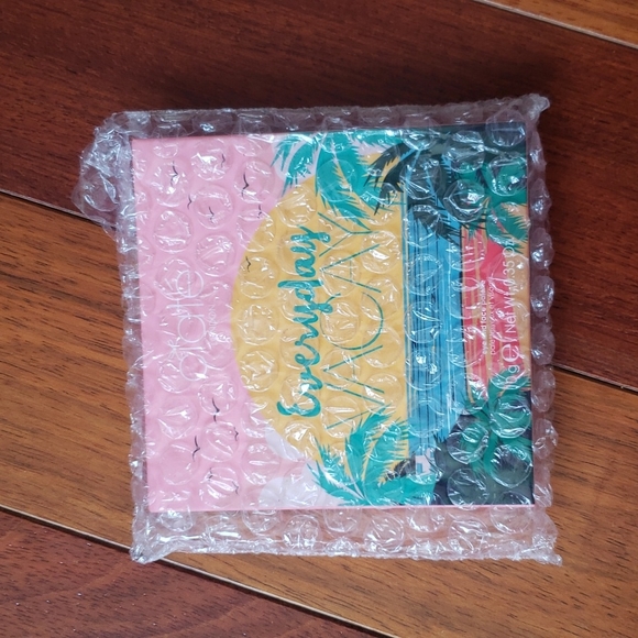 New in box! CIATÉ LONDON Everyday Vacay Palette - Picture 2 of 3
